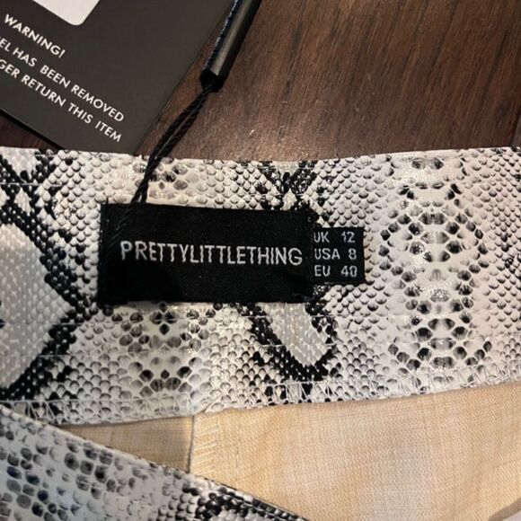 Pretty little things faux leather Grey Front Zip Snake Print Pants sz 8 - Picture 7 of 12